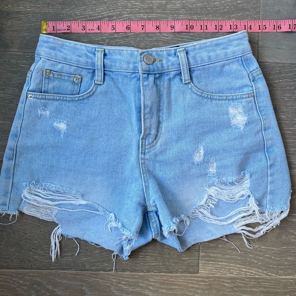 Distressed jean shorts - Picture 4 of 6